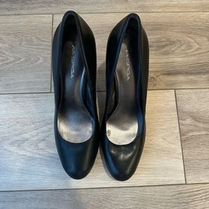 Black Leather Via Spiga Round Toe Pumps Heels 8.5